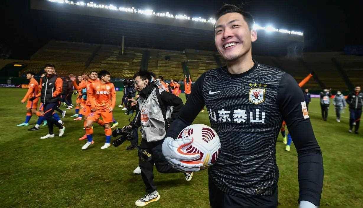 包含10轮不进球！克雷桑缺支援，泰山队中场隐患或影响亚冠资格？的词条