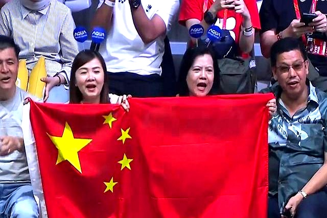 运动员突破困境夺冠，感动万千观众